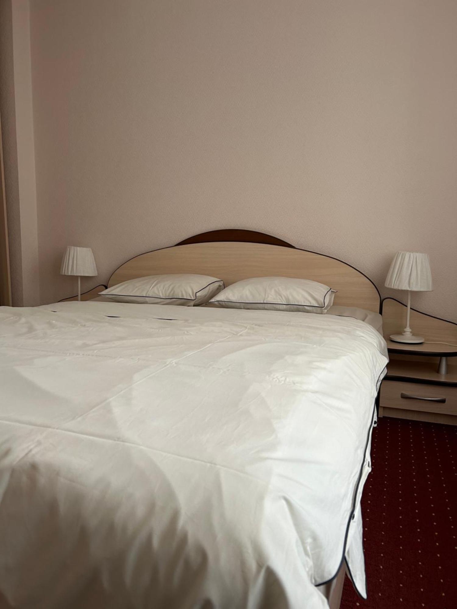 Apartamenti Bulvaris Alūksne Exteriör bild